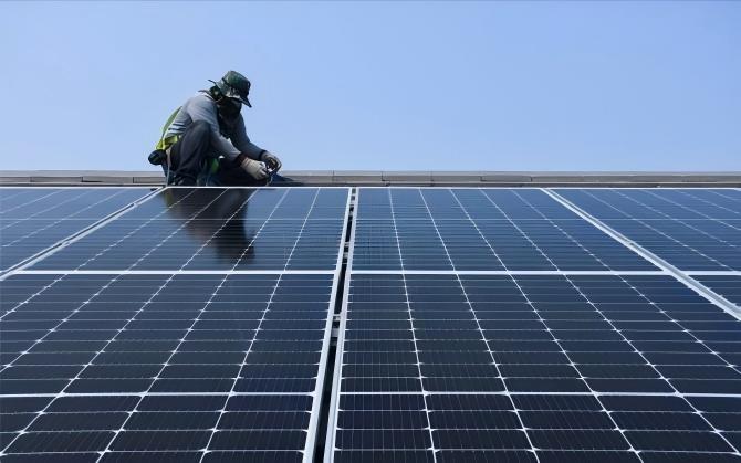 導(dǎo)熱硅膠片如何打破PVT光伏板轉(zhuǎn)化效率瓶頸？